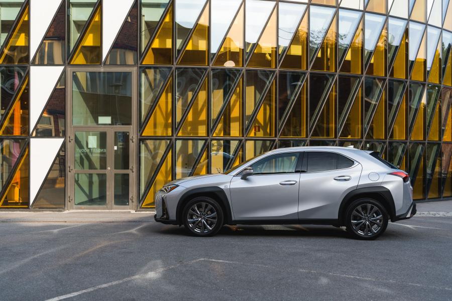  Lexus UX200 F-Sport 2018 года  (NA) (фото 29 из 40)